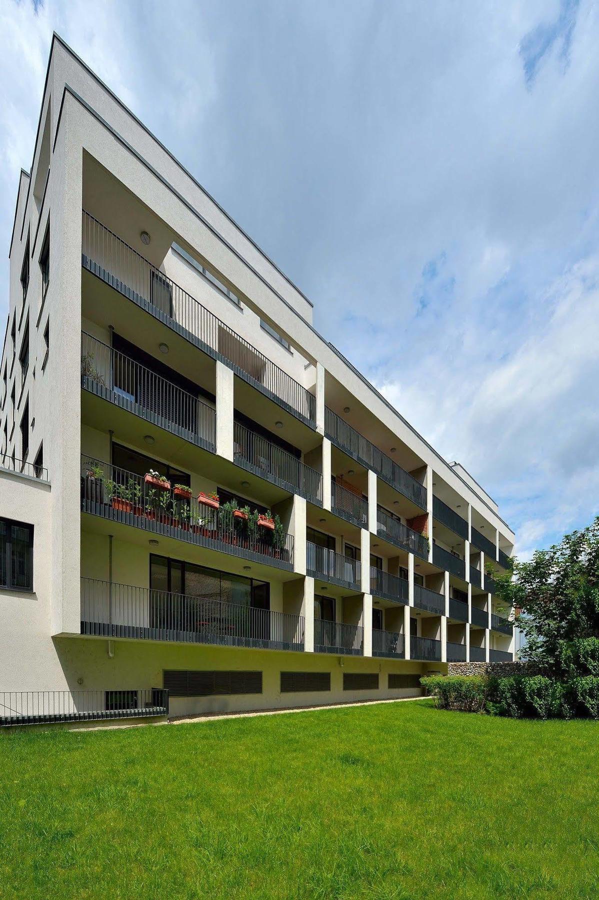 Ambiente Serviced Apartments - Dunajska Братислава Экстерьер фото