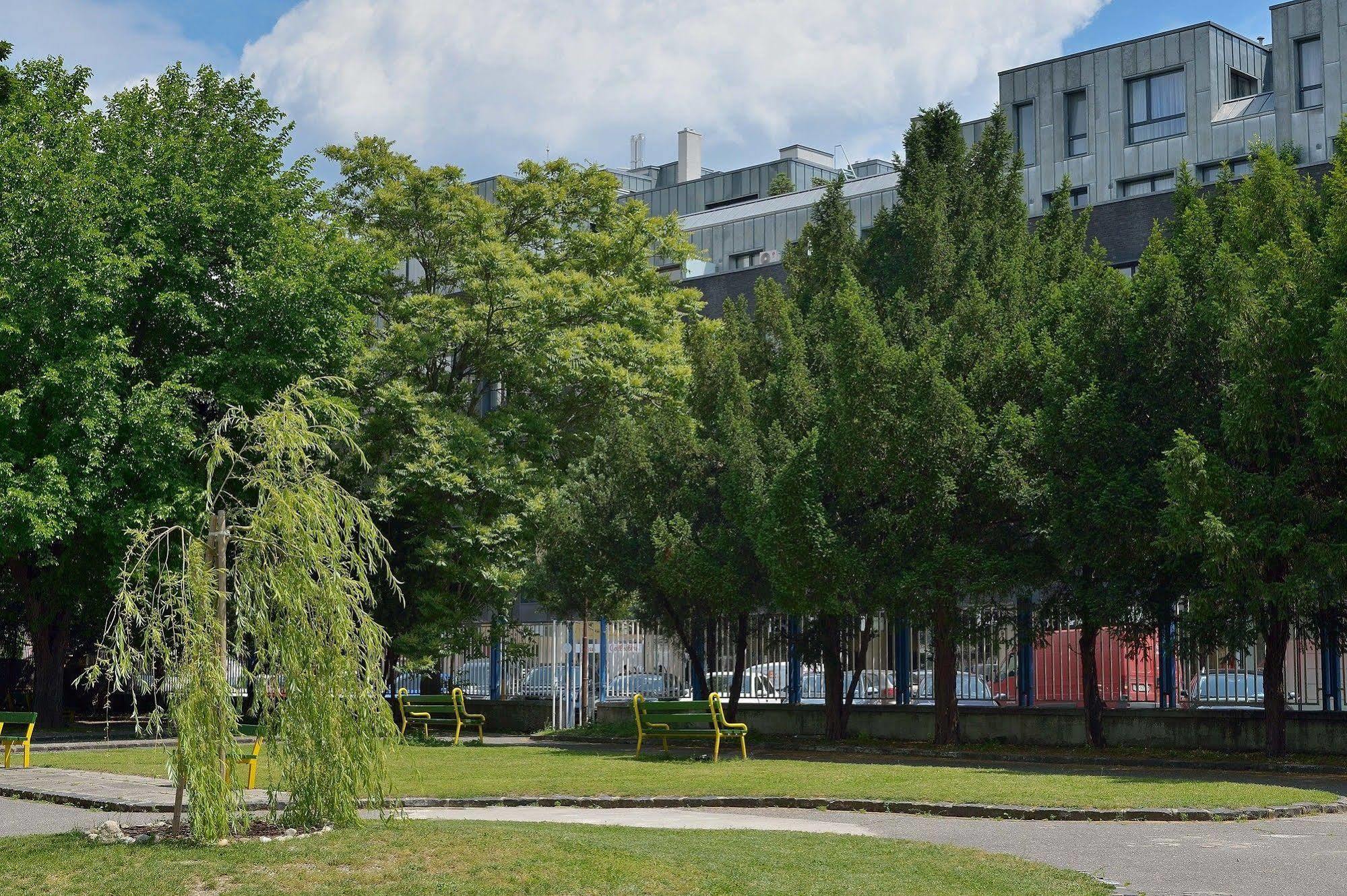 Ambiente Serviced Apartments - Dunajska Братислава Экстерьер фото