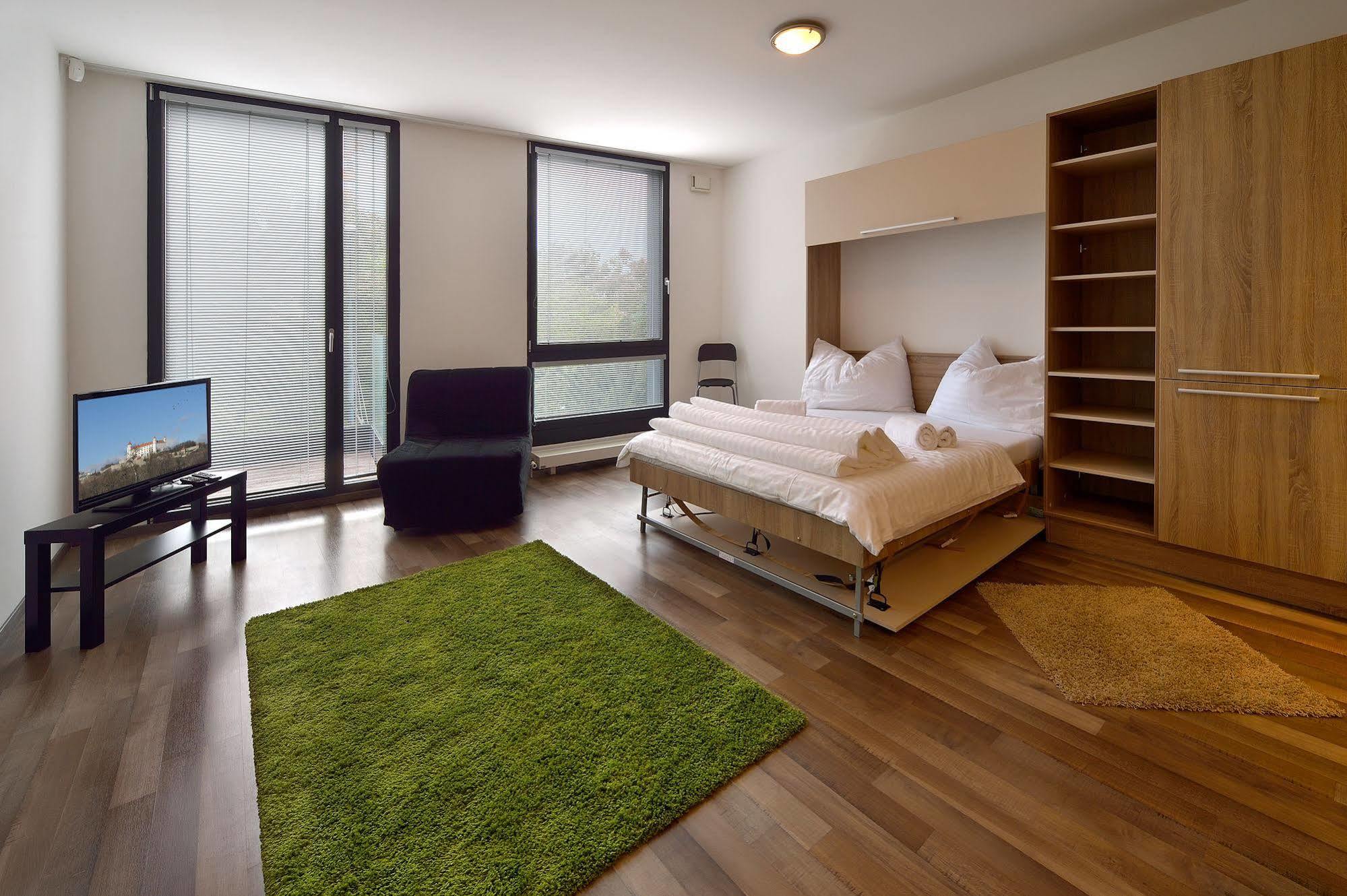 Ambiente Serviced Apartments - Dunajska Братислава Экстерьер фото