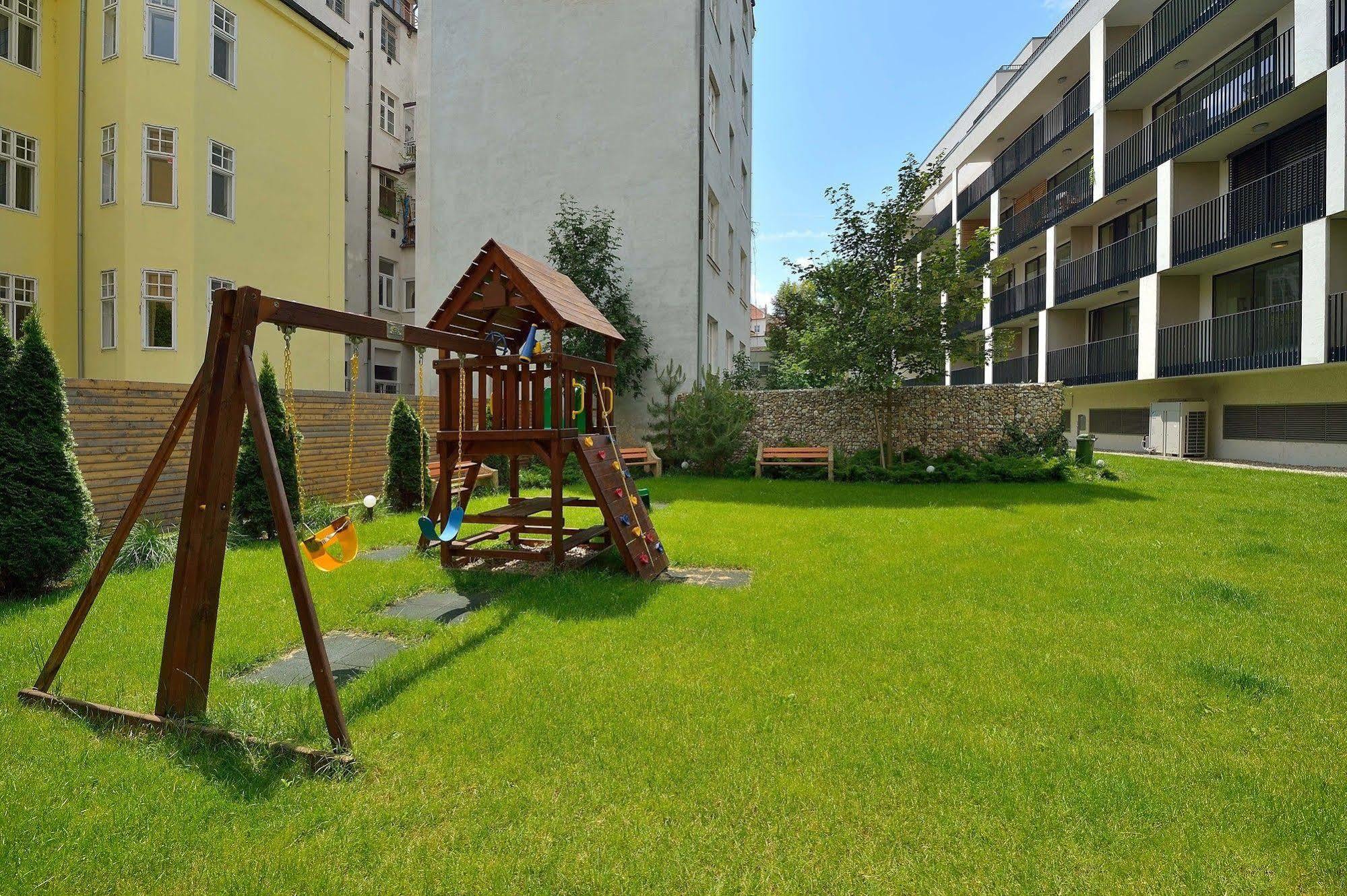 Ambiente Serviced Apartments - Dunajska Братислава Экстерьер фото