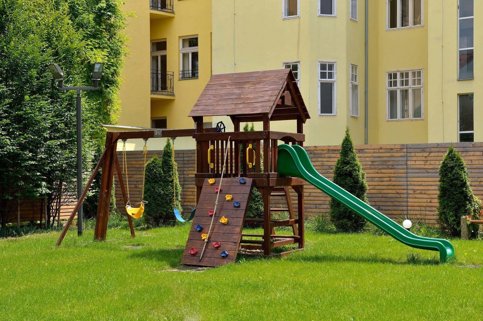 Ambiente Serviced Apartments - Dunajska Братислава Экстерьер фото